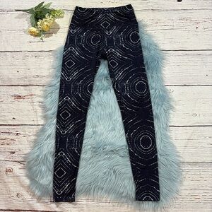 Beyond Yoga Blue and White Geometric Leggings